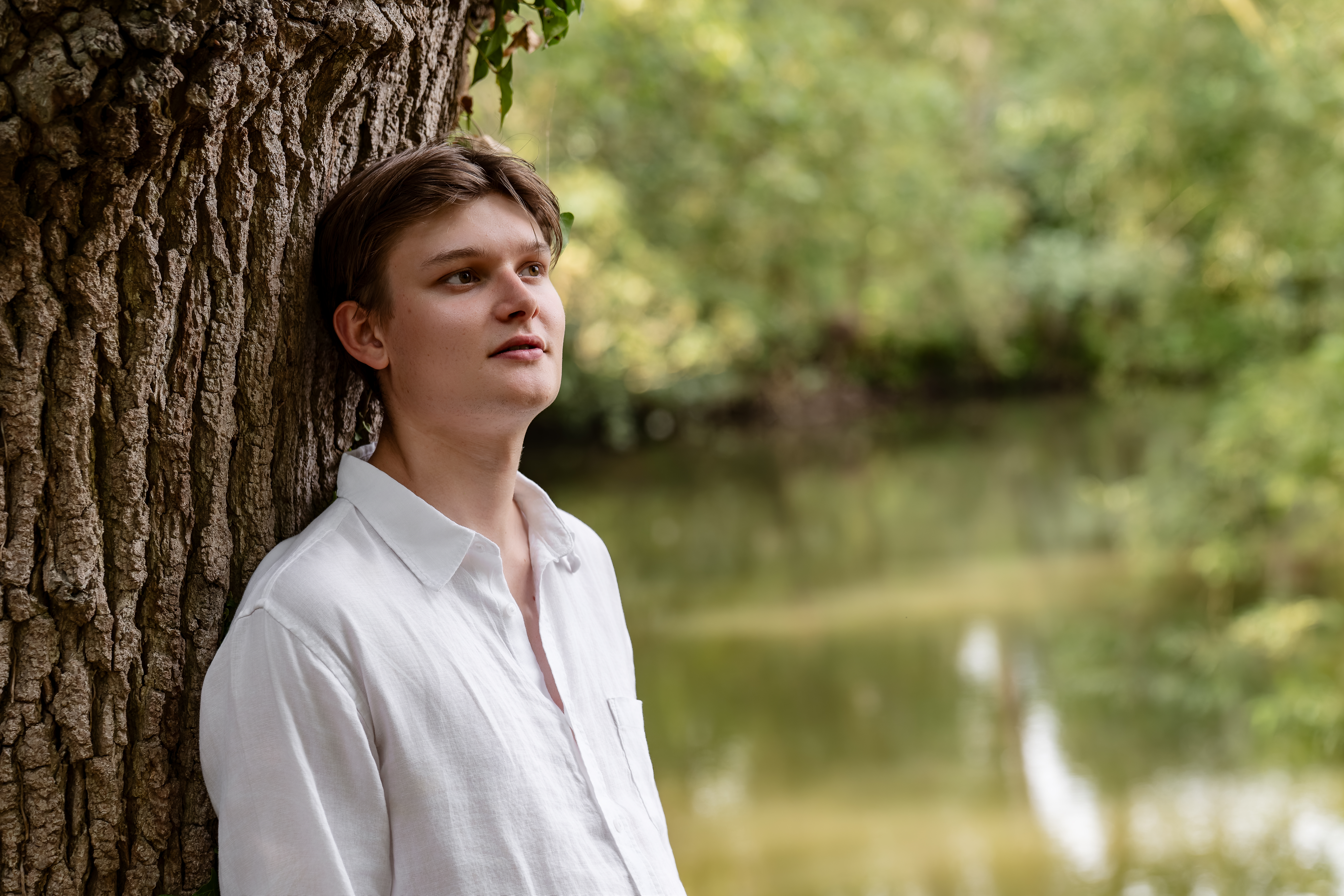 Hugo Williamson performing